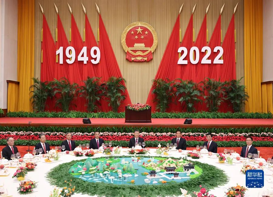習(xí)近平等黨和國(guó)家領(lǐng)導(dǎo)人出席國(guó)慶招待會(huì)